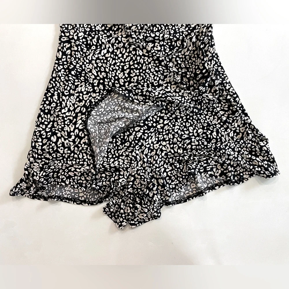 NWT Urban Outfitters Leopard Print Romper Size Small - Picture 6 of 7